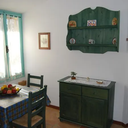 Borgomeo Holiday House كورتْشّانو
